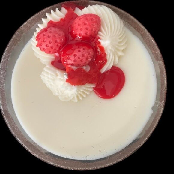 Hand Crafted Chocolate & Raspberry Martini Candle - Picture 3 of 4